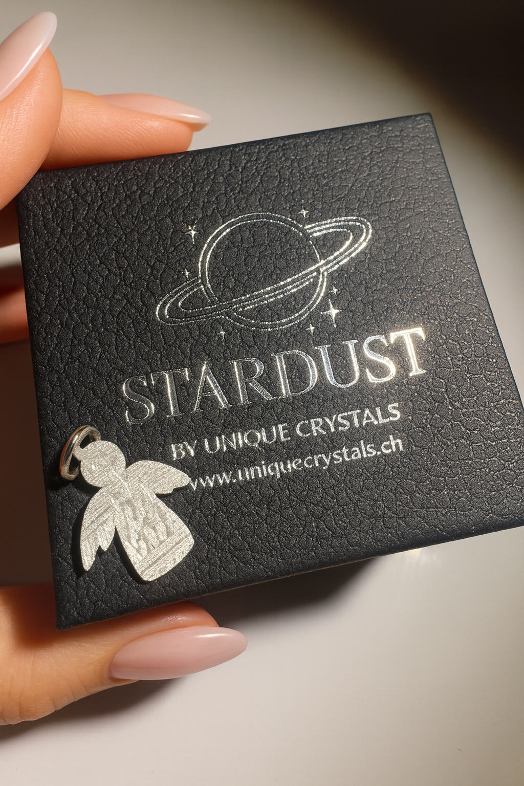 Meteoriten-Engel 2.2 cm (Aletai) – Ein himmlischer Anhänger aus dem All