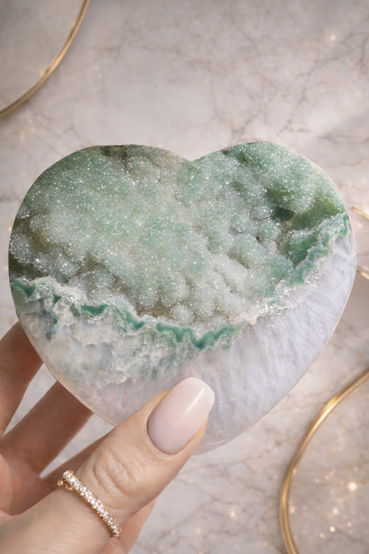 Rainbow Amethyst Herz 10 cm – Seltene Doppelkristallisation