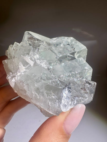 Wunderschöner 1 A Glas-Fluorit mit Regenbogen - 6.5cm, 258g