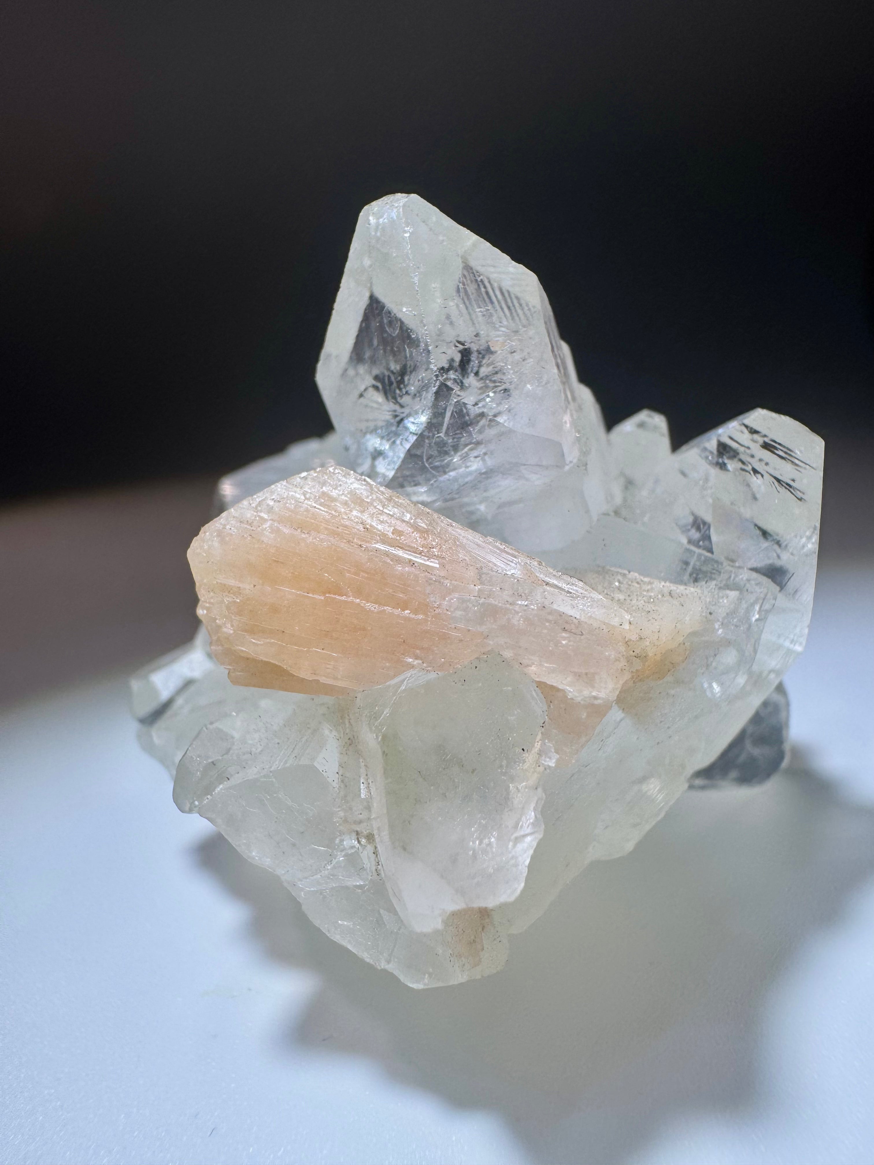 Diamond Apophyllit mit Desmin 5x6 cm – glasklare Kristalle & feine Einschlüsse aus Indien