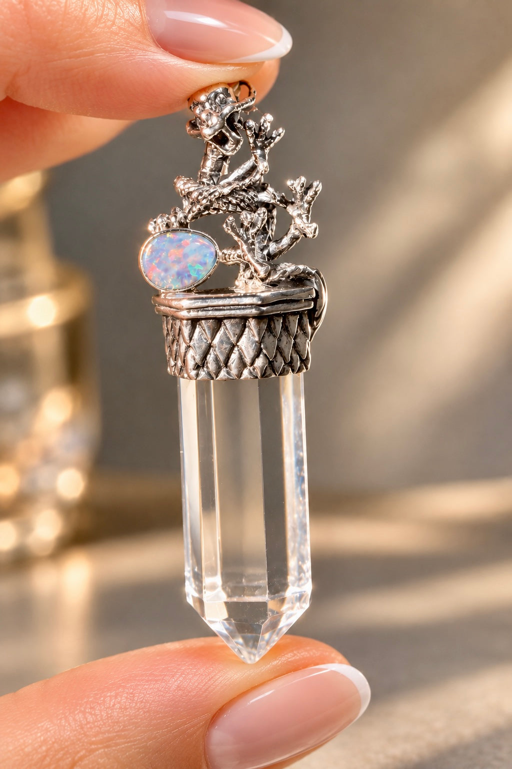 Drachen Anhänger aus 925 Silber mit echtem Opal und Bergkristallspitze
