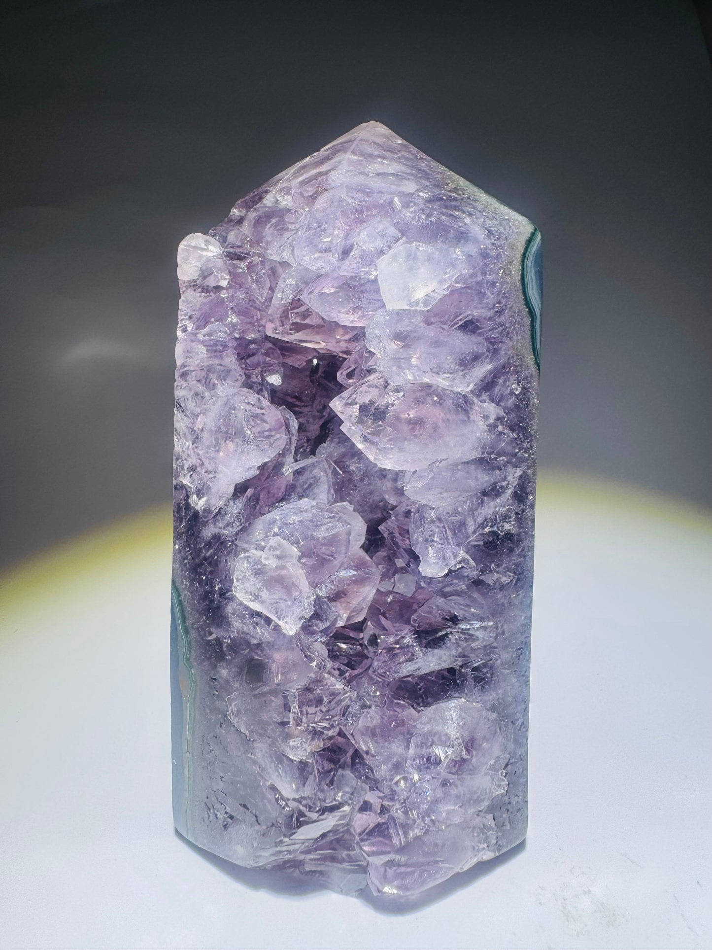 Bezaubernde Amethystspitze aus Uruguay – 13.5 cm | Extra klare Kristalle, 1A-Qualität, Naturstruktur 💜