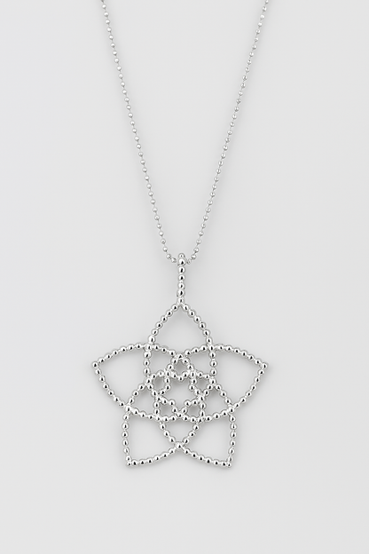 Feine Lotusblüten-Kette aus 925 Silber – Symbol für Reinheit & Neubeginn