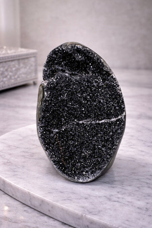 Seltene schwarze Rainbow Amethyst Cutbase - 15.5cm, 922g