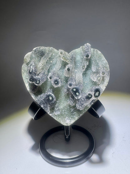 Aussergewöhnliches Amethyst Herz mit Stalaktiten - 7.5cm, 176g