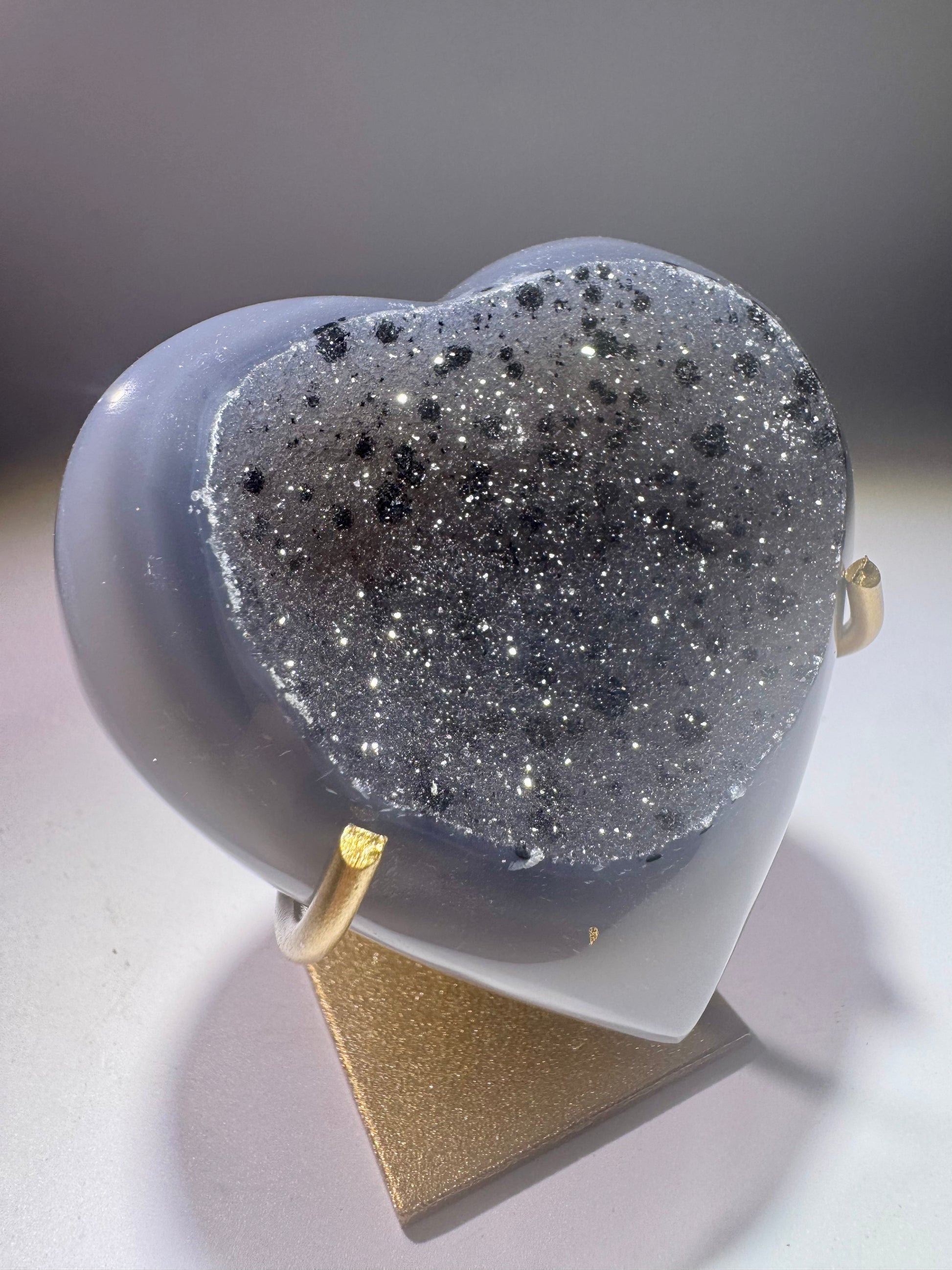 	Edelstein-Herz aus Achat mit besonderer Galaxie-Färbung – 7 cm, 220 g