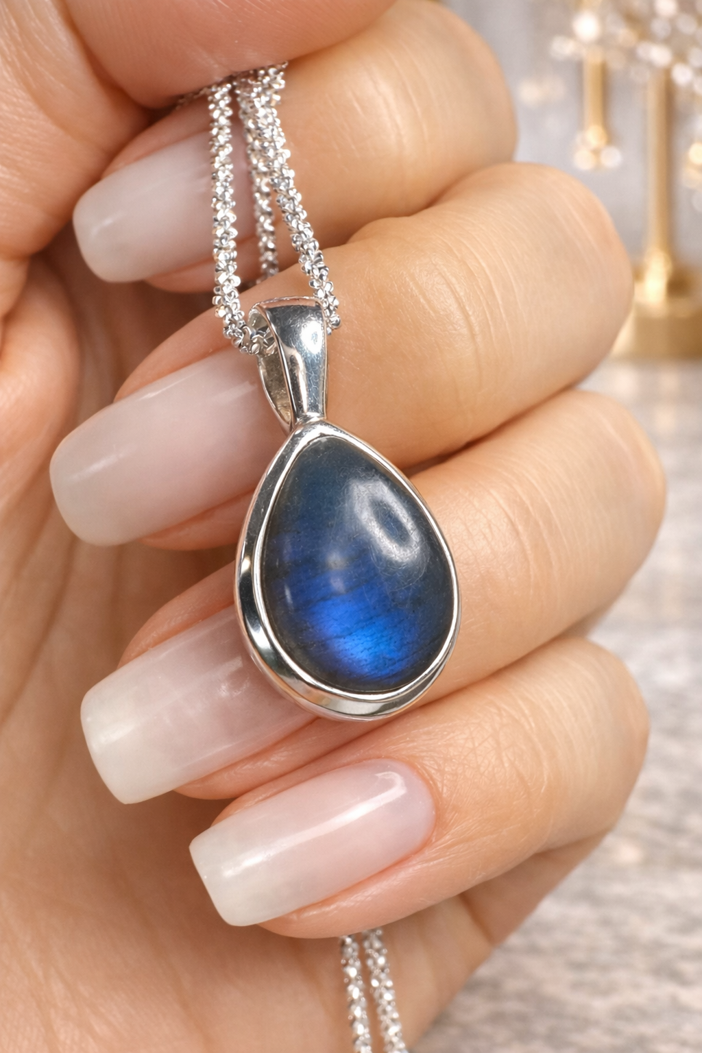 Edelstein Anhänger Labradorit – elegant & zeitlos
 in 925 Silber gefasst