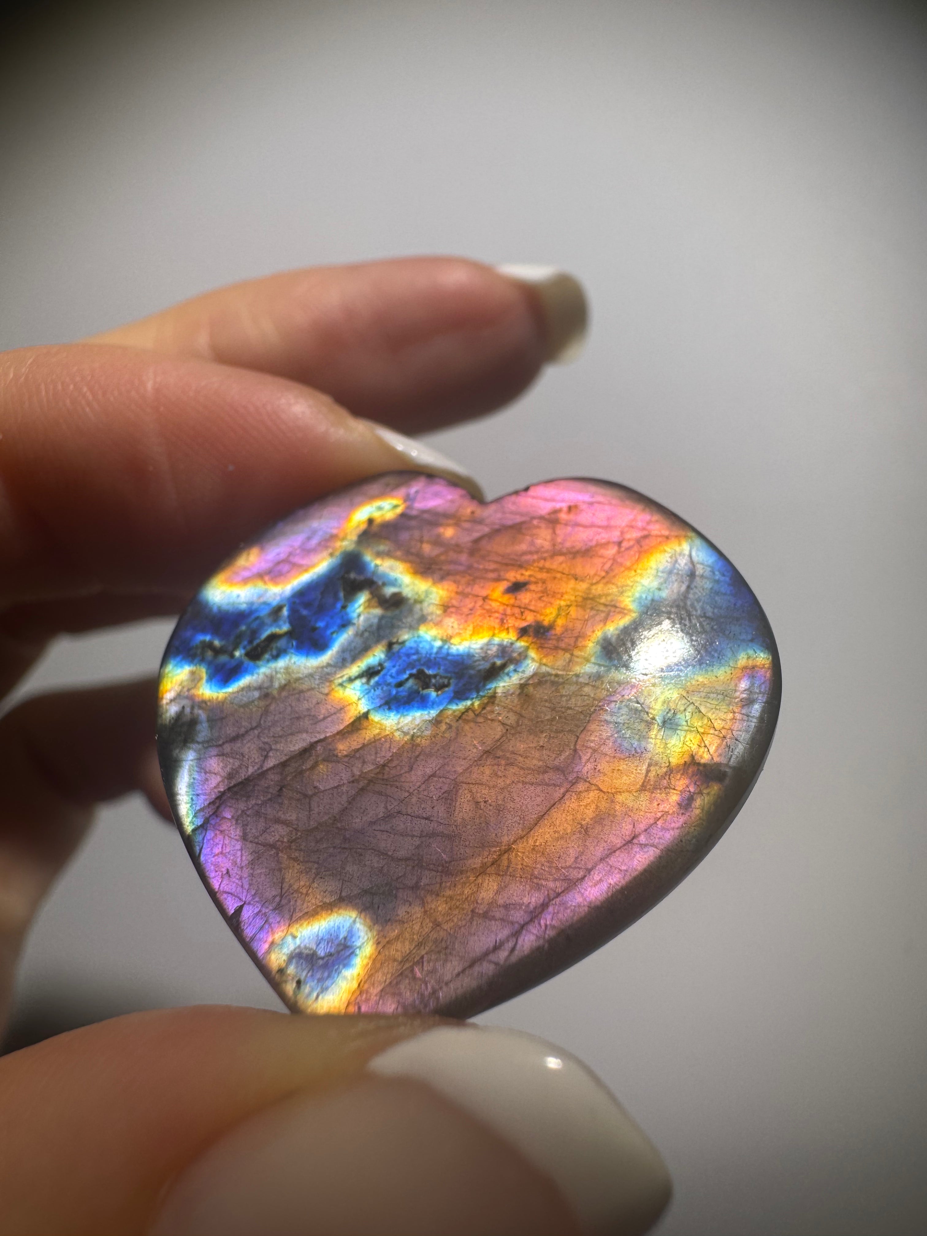 Edelstein Herz mit Flash in Lila, Gold, Blau und Pink