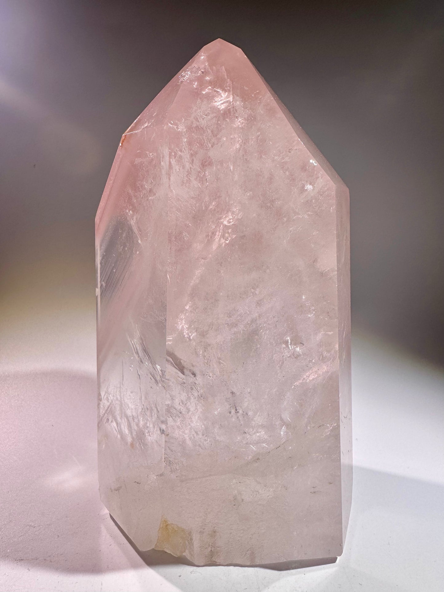 Edelstein mit zarten Phantomen – Rosa Pink-Kristall in Premiumqualität