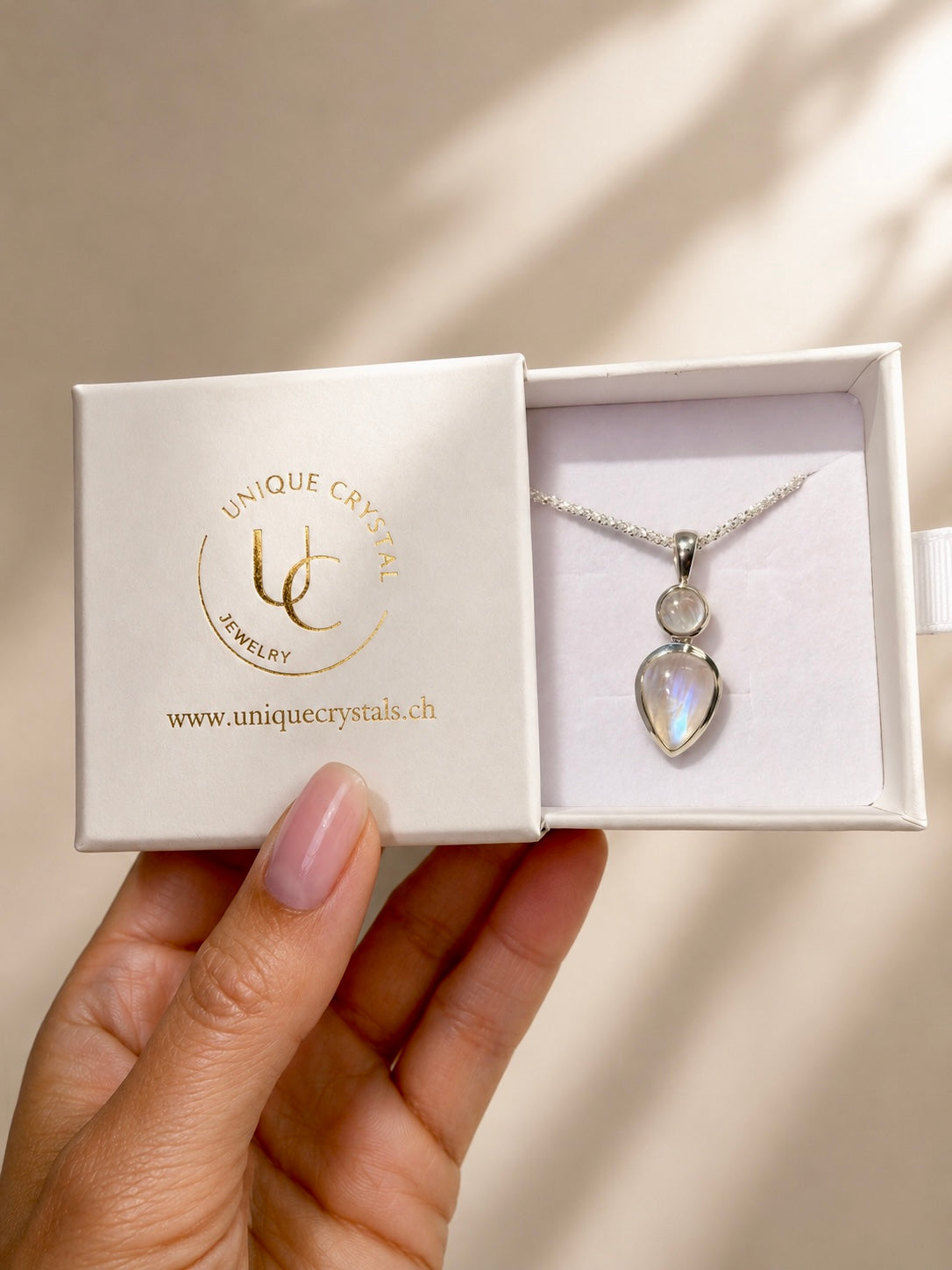 Edler Mondstein Anhänger 3,2 cm, handgefertigt in 925 Silber
