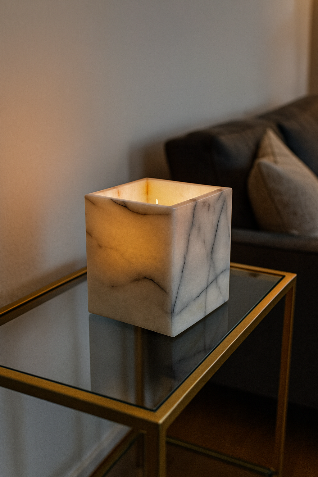 Edles Teelicht aus echtem Carrara-Marmor. Handmade in Italien. Auch nutzbar als Stiftehalter & Interior-Objekt für stilvolle Räume.