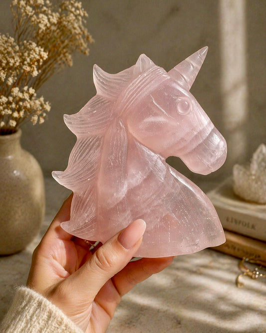 Einhorn Figur aus Rosenquarz, 504 g, sanft rosa Kristall Deko mit Herzenergie