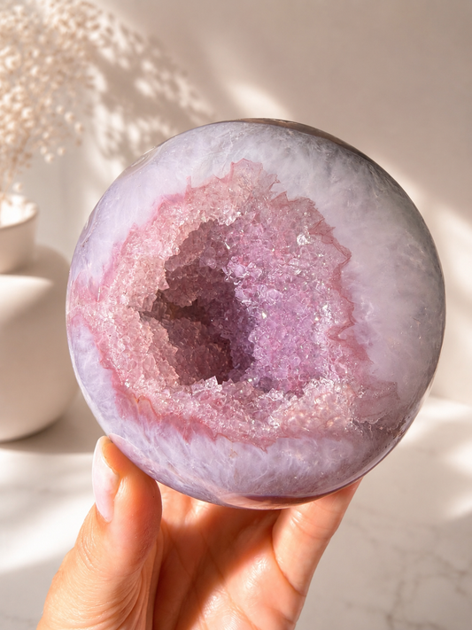 Einzigartige Pink Sugar Kristallkugel Sammlerstück aus Naturstein