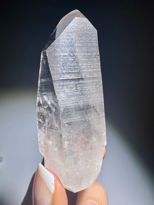 Energiegeladener Lemurian Kristall 💎 6.7 cm – 91 g – Transparent & kraftvoll