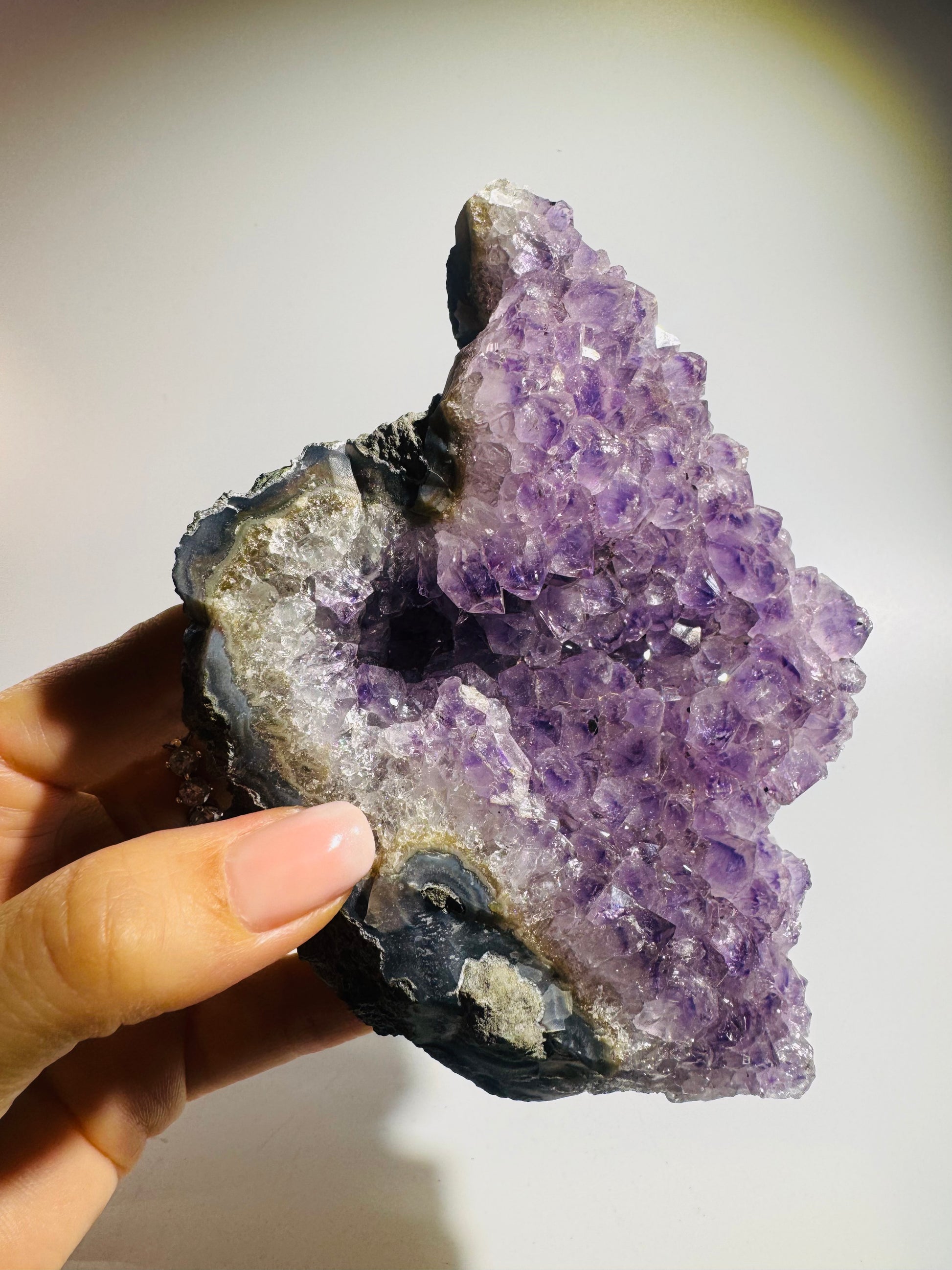 Exklusive Amethyst-Druse aus Uruguay – Violette Kristalle für Harmonie und Meditation