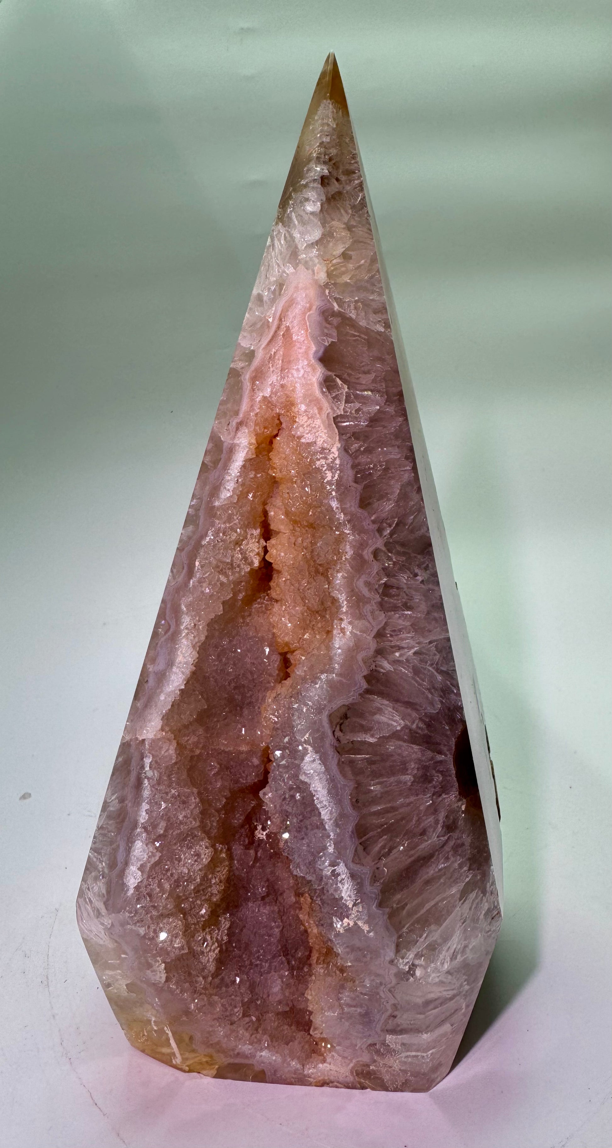 Exklusiver Amethyst Kristall in Diamantform aus Brasilien, 23,5 cm gross und 2,22 kg schwer