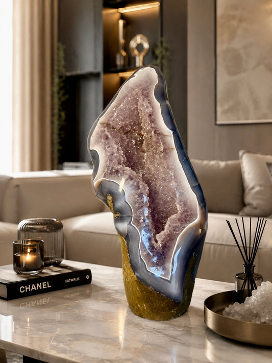 Exklusiver Amethyst aus Uruguay mit Achatbänderung und lavendelfarbener Doppelkristallisation – 43 cm grosses funkelndes Statement Piece