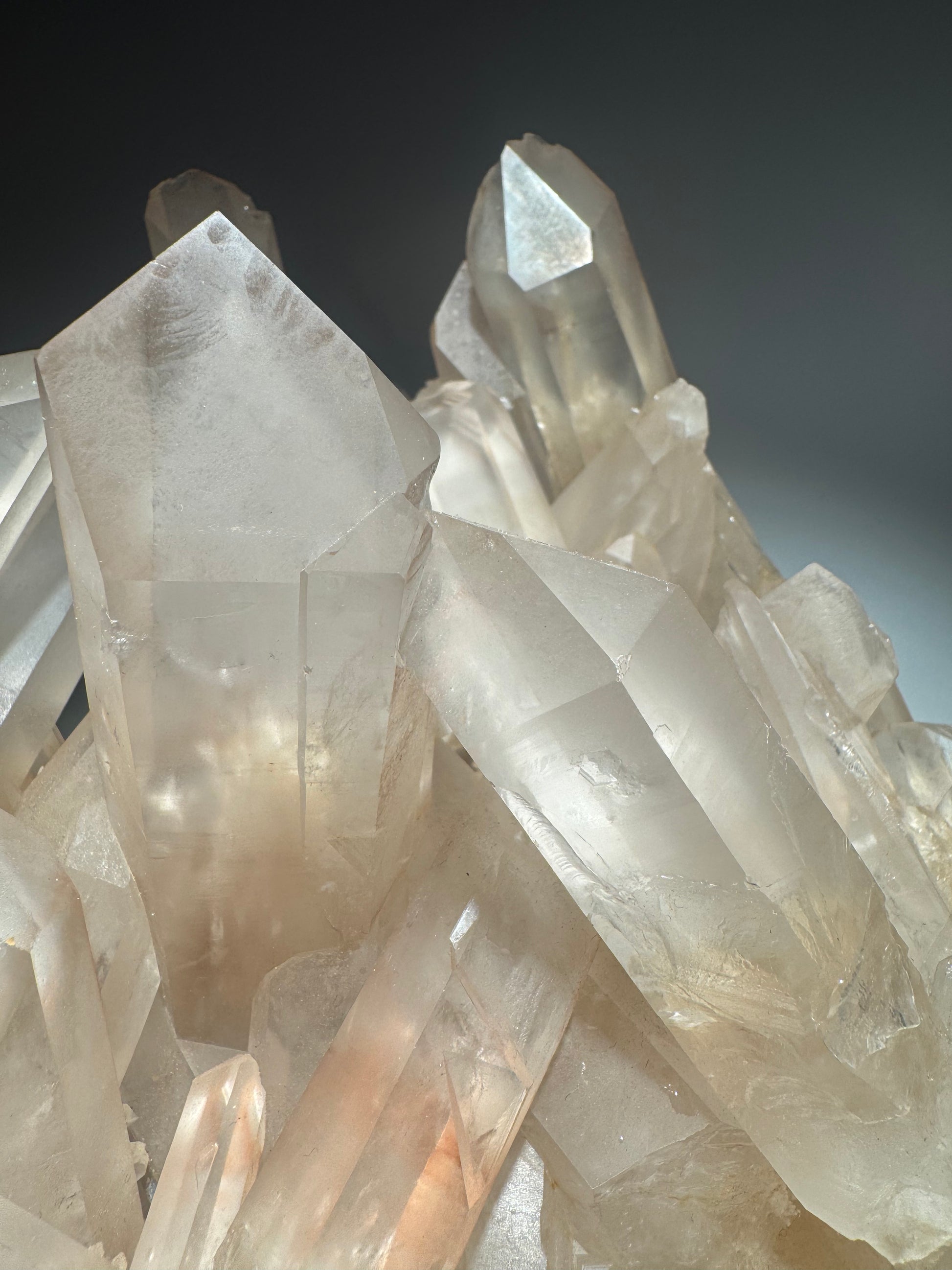 Exklusiver Himalaya Quarz Edelstein Light Pink mit klaren Spitzen