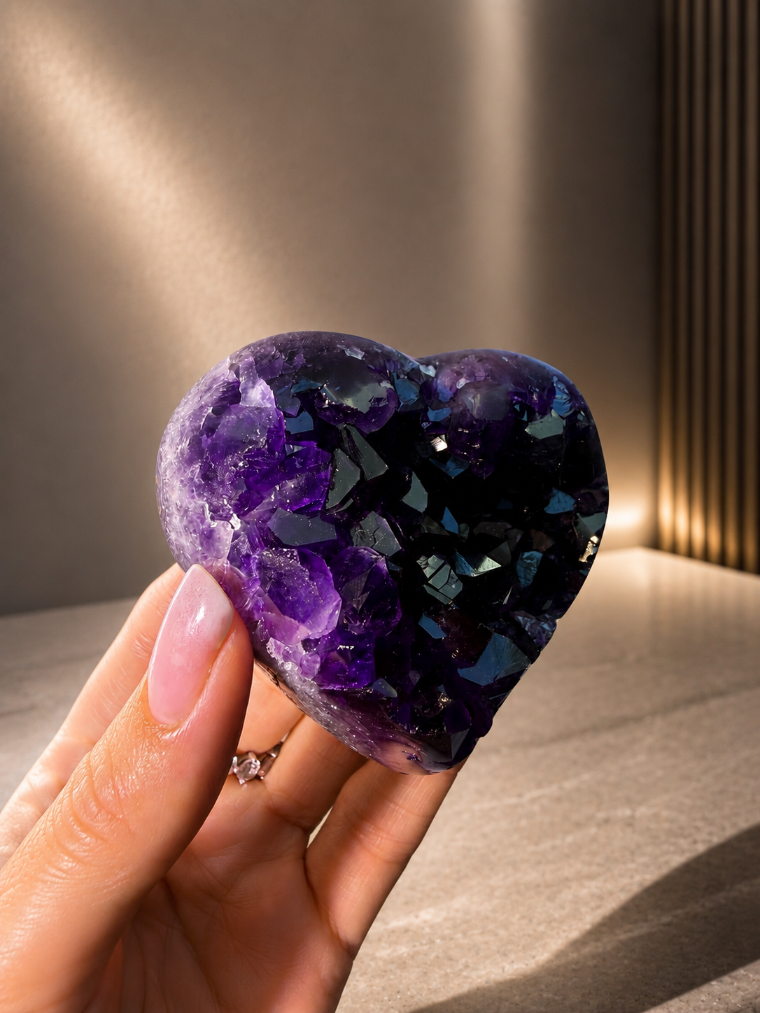 Exklusives Amethyst Herz 7.7 cm – 241 g | Heilsteinherz aus Uruguay