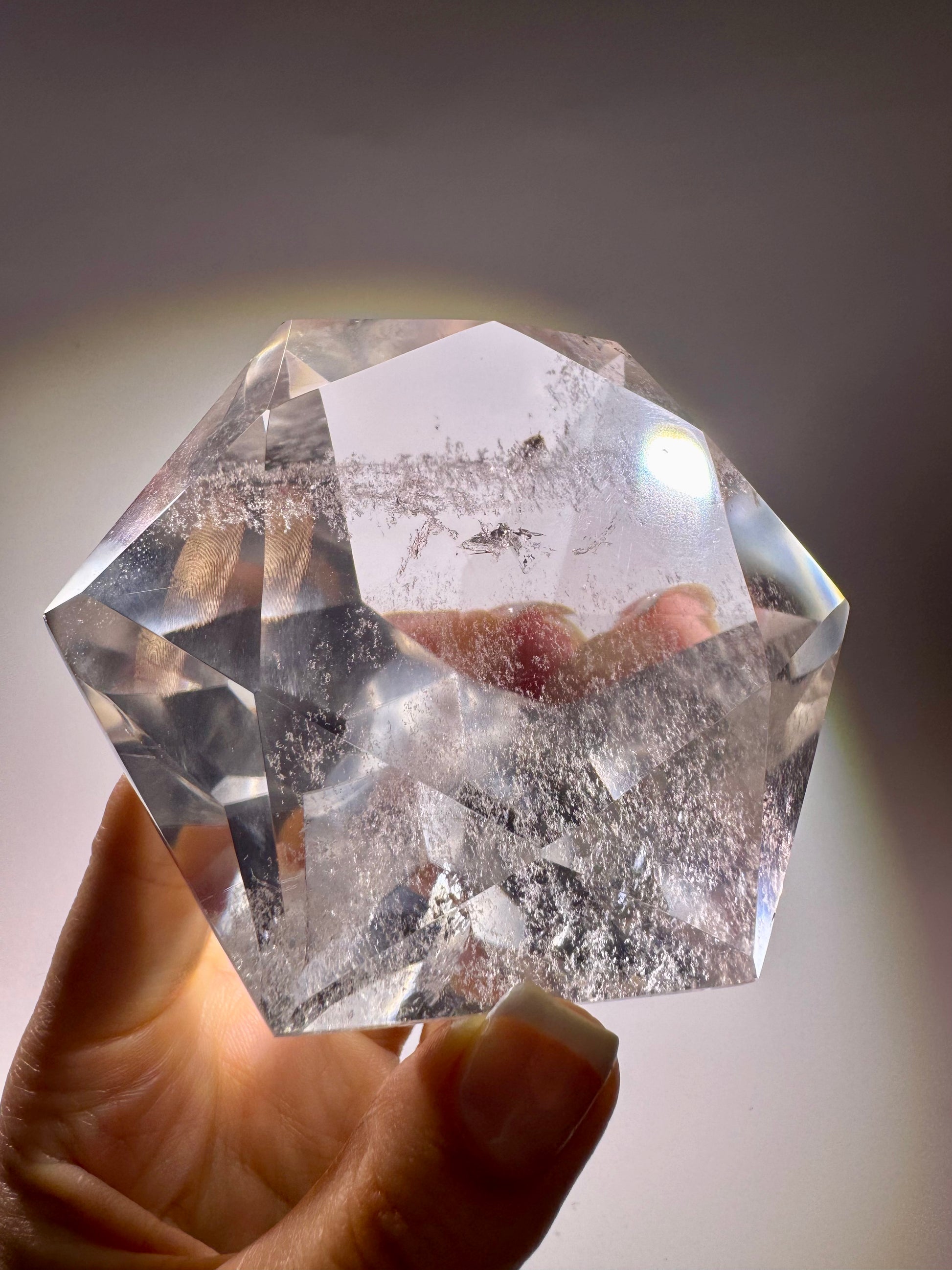 Exklusives Bergkristall-Stück mit Schliff in Diamantoptik – Premiumqualität