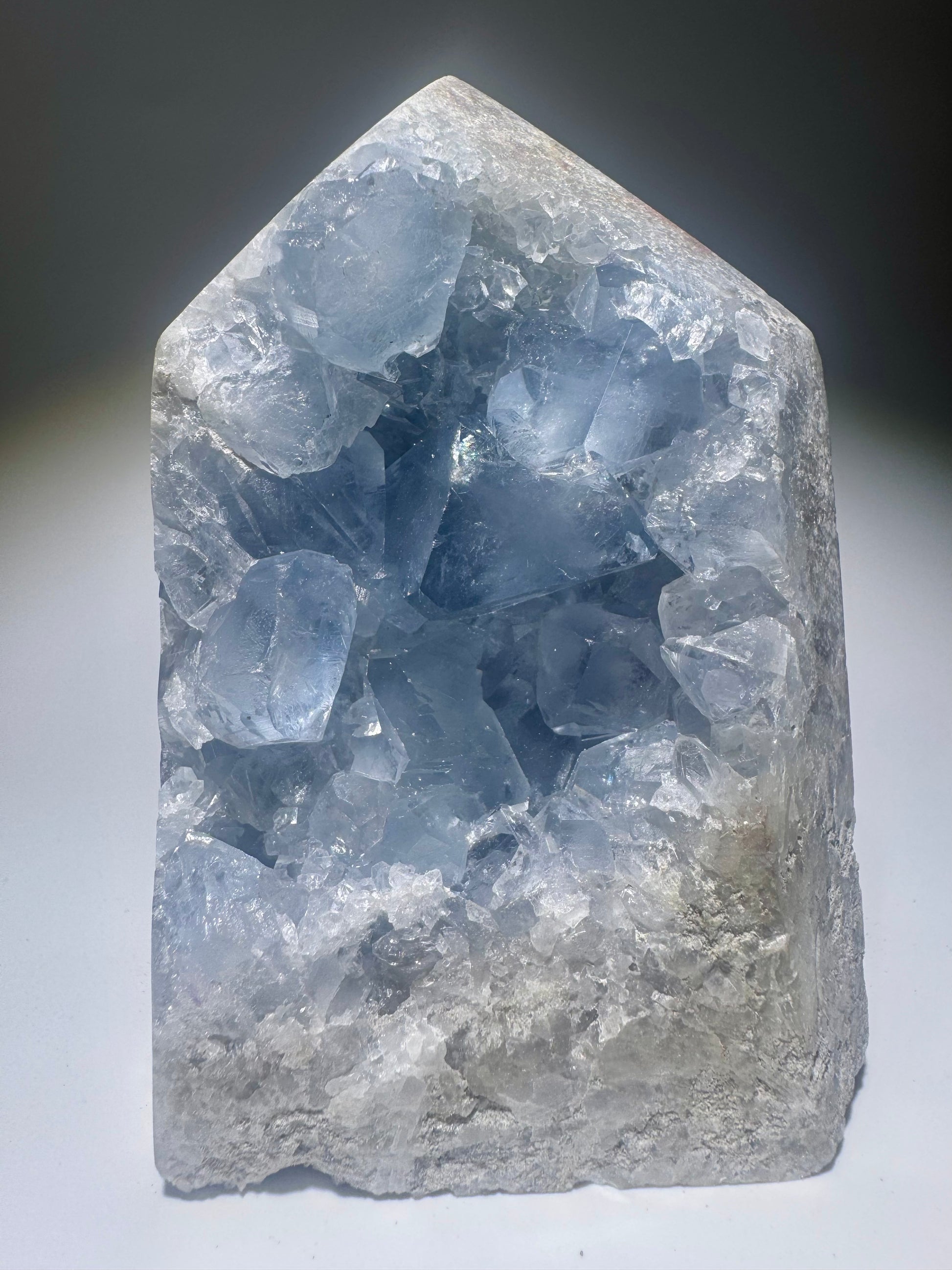 Extra Qualität Celestin Edelstein – hellblauer Kristall aus Madagaskar 9,9 cm
