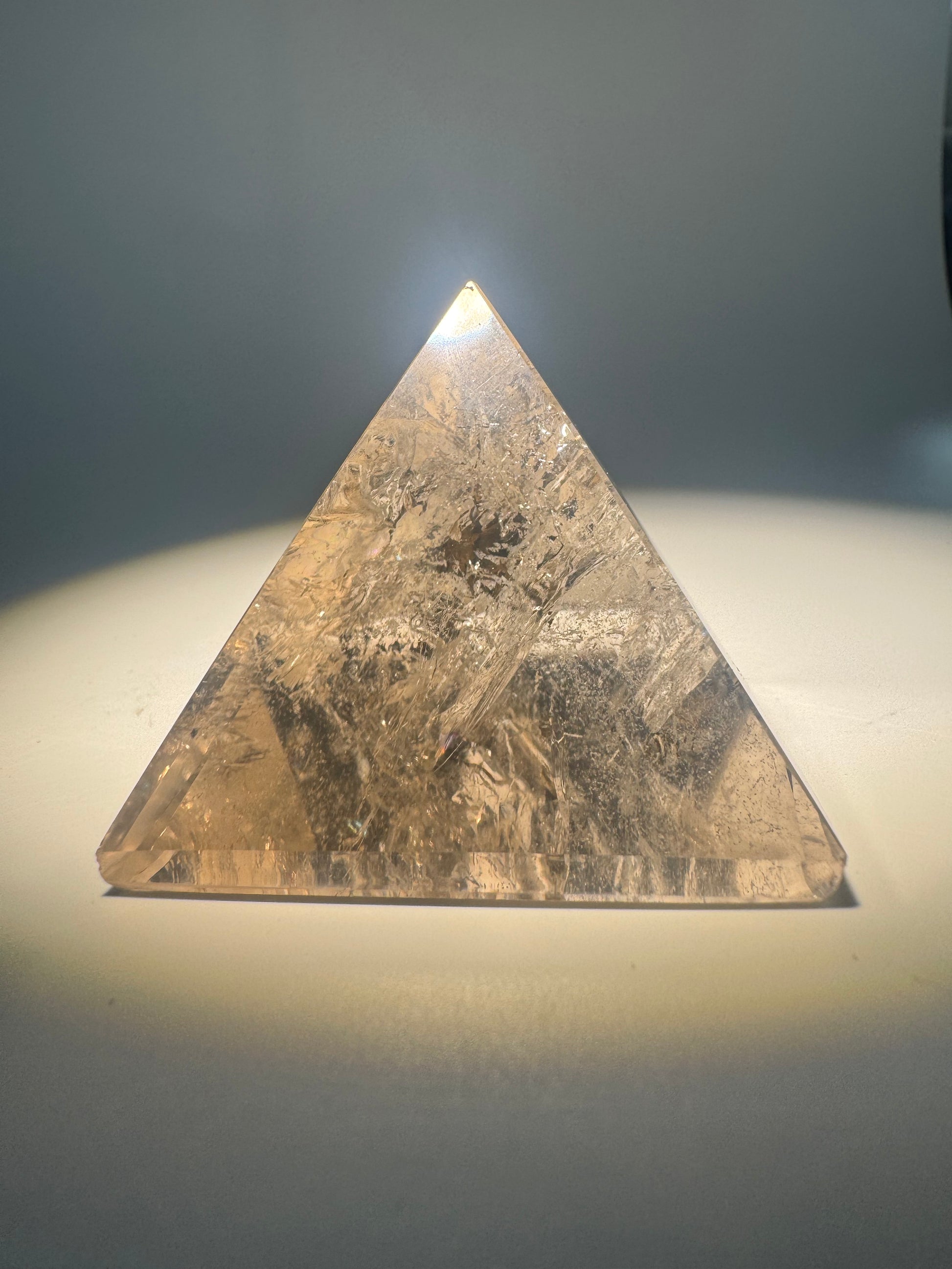 Extra klare Rauchquarzpyramide mit Regenbogen, 4,8 cm, aus Brasilien, 1A Qualität