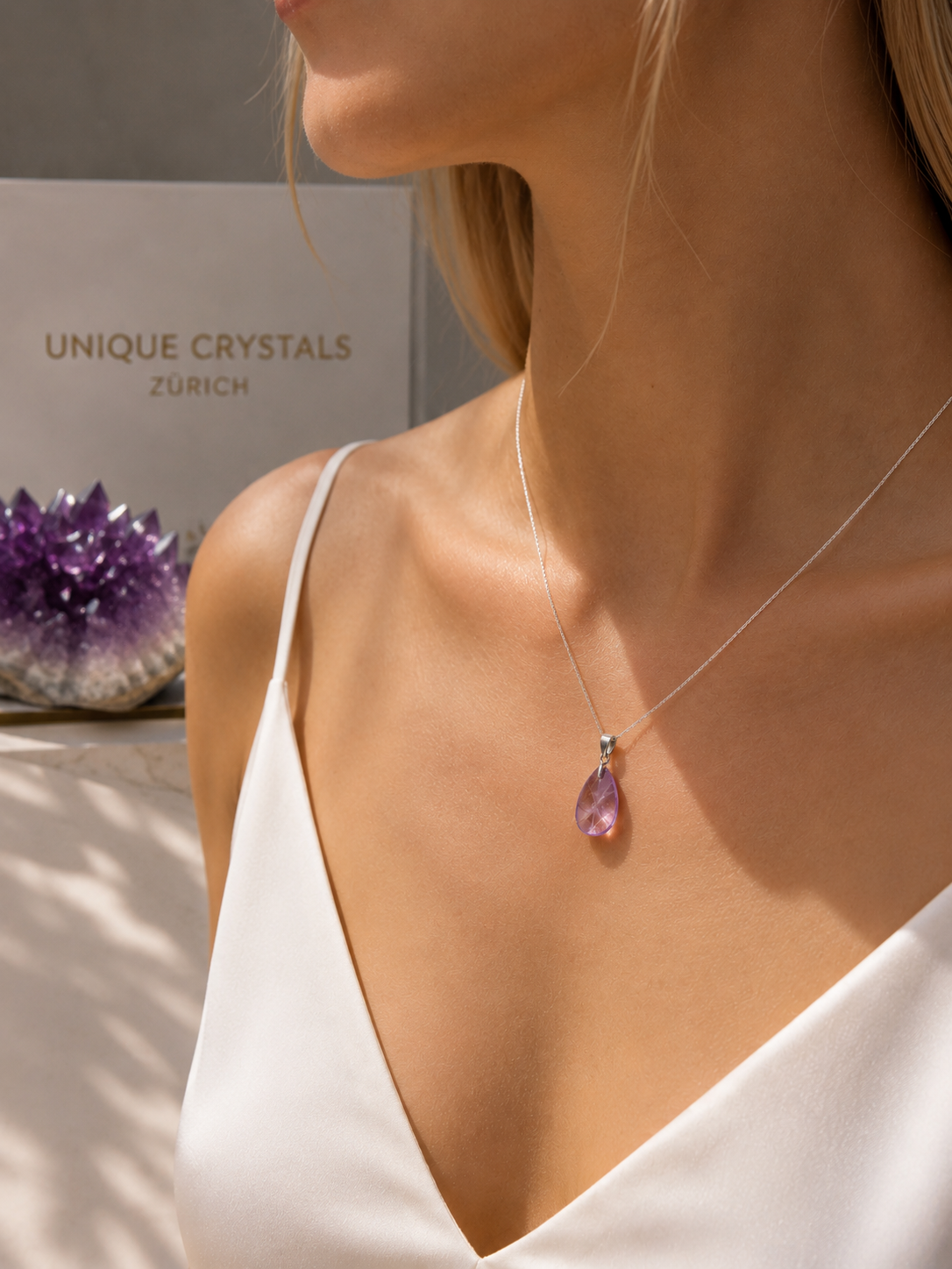Extra klarer facettierter Amethyst Anhänger mit 925 Silberöse in Tropfenform