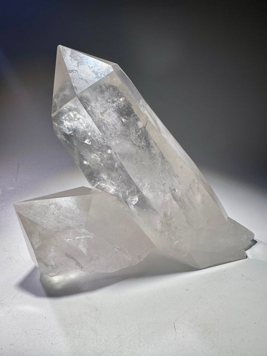 Extraklarer Bergkristall-Cluster mit sichtbaren Lemurian-Linien aus Brasilien