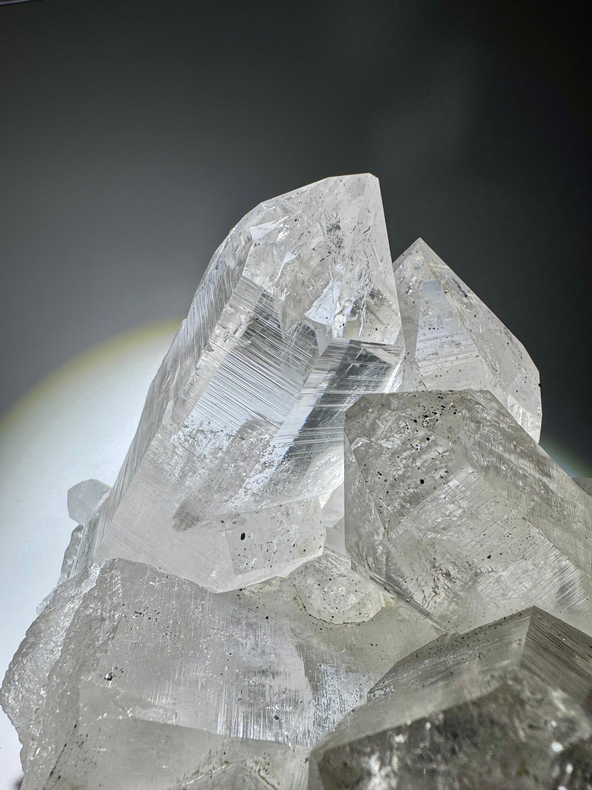 Extrem klarer Himalaya-Kristall mit Chlorit-Einschlüssen • 18 cm • Nepal-Quarz