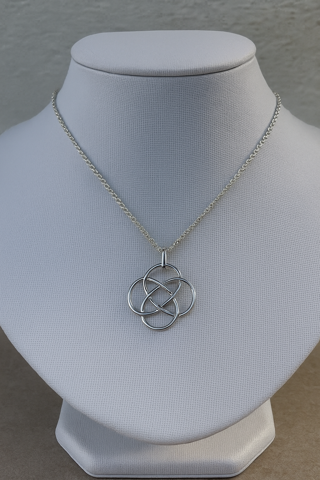 Kette mit keltischem Knoten – 925 Sterling Silber auf Rollo-Erbskette 60 cm