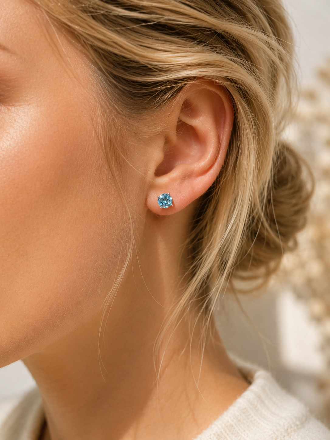 Facettierte Blau-Topaz Ohrstecker in 925 Silber