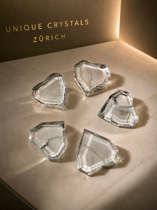 Facettiertes Bergkristall Herz 4,7–5 cm für Meditation und Energiearbeit