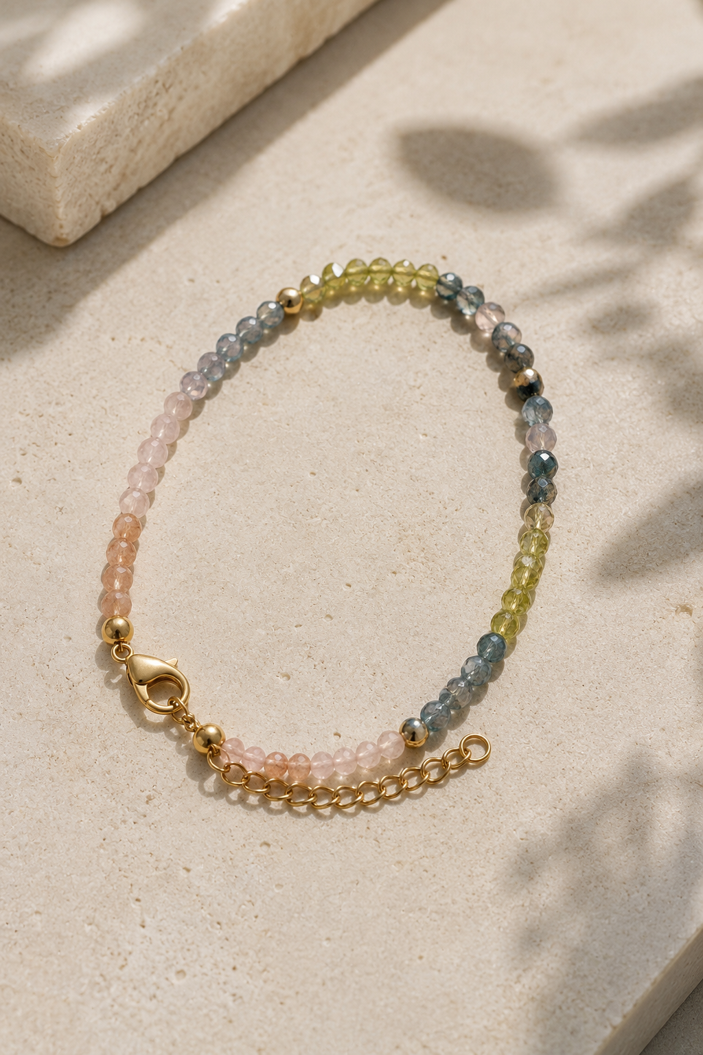 Facettiertes Edelstein Armband – Apatit, Peridot, Moosachat, Sonnenstein & Rosenquarz