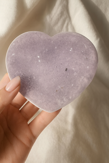 Fliederfarbenes Rainbow Amethyst Herz – 9 cm, 332 g, Handmade aus Uruguay