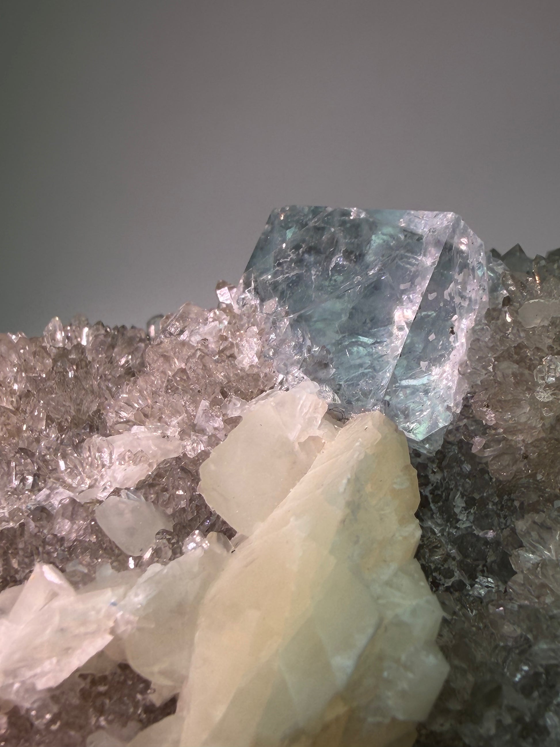 Fluorit Edelstein, naturbelassen, 9 cm, 351 g, aussergewöhnlich transparent