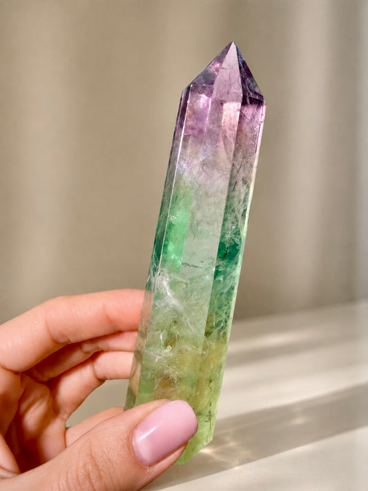 Fluorit Spitze Grün Violett, 12 cm, 32 g, klarer Edelstein und Heilstein aus Brasilien
