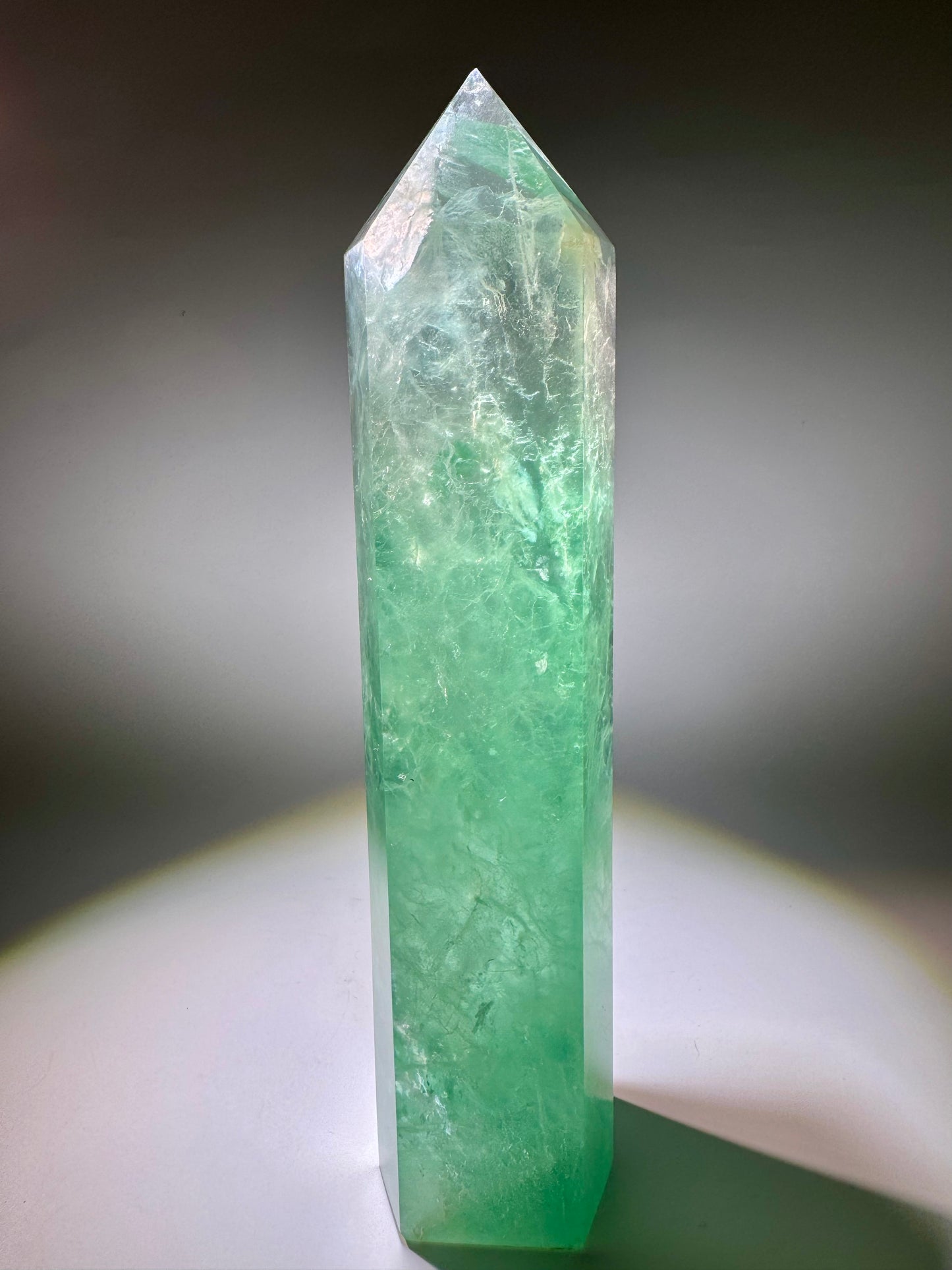 Fluorit Unikat mintgrün – 25.5 cm, 1.7 kg, Brasilien, Klarheit & Harmonie