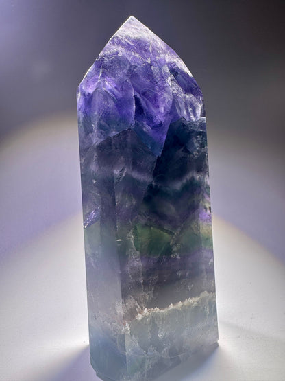 Funkelnde Fluoritspitze in 1A-Qualität – 12 cm, 343 g – mit Blau, Lila und Grün