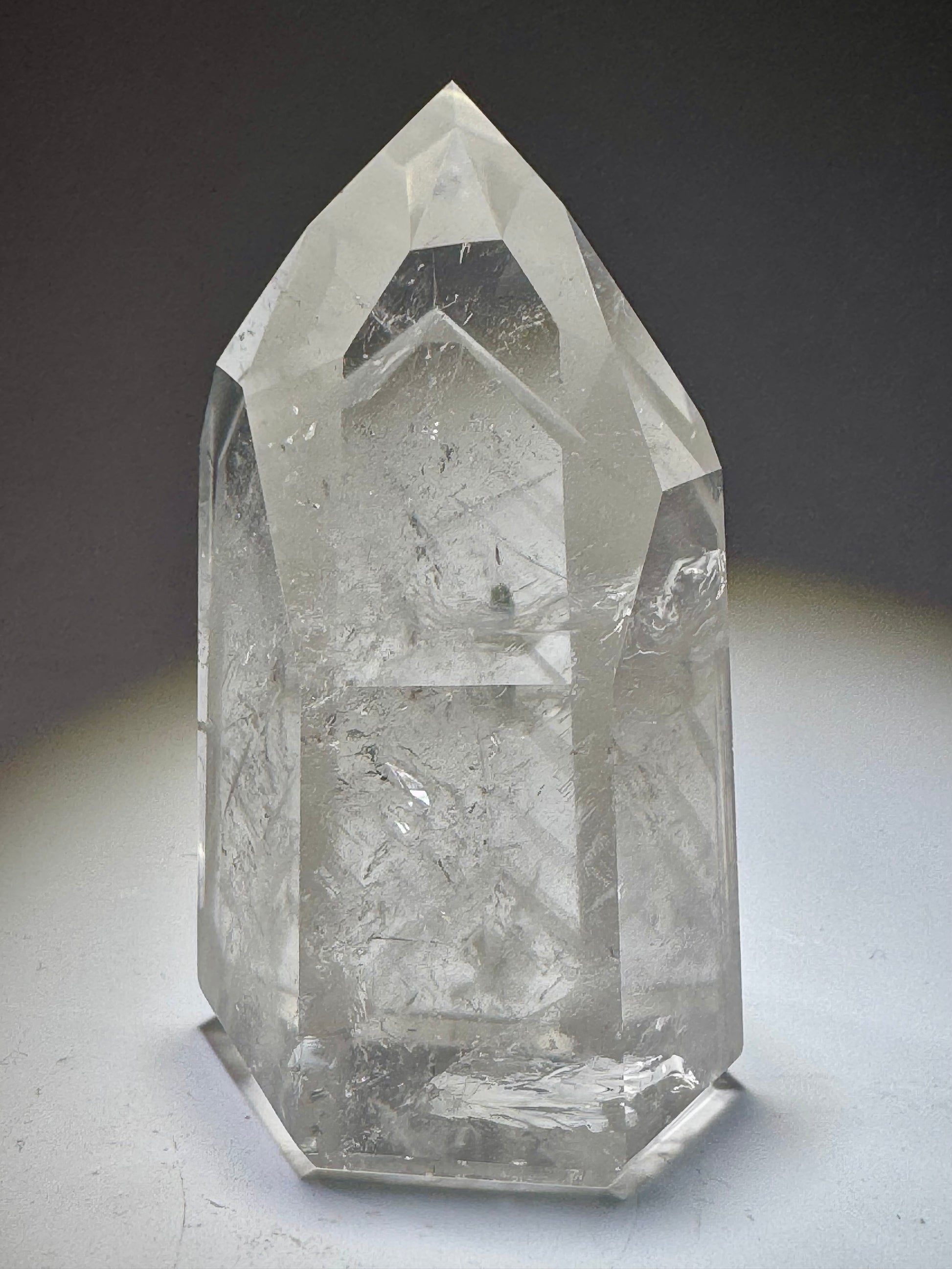 Ganz klare Bergkristall Spitze mit Phantom