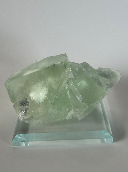 Ganz klarer Fluorit Kristall mit Glasstruktur – 9.7 cm