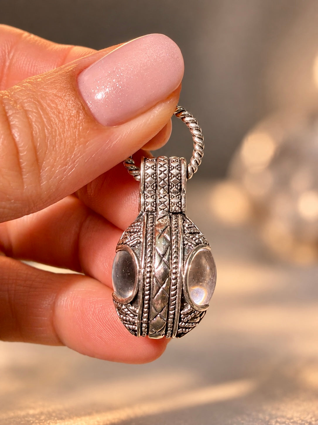 Glücksbringer Anhänger aus 925 Silber mit vierblättrigem Kleeblatt und Lemurian Kristall