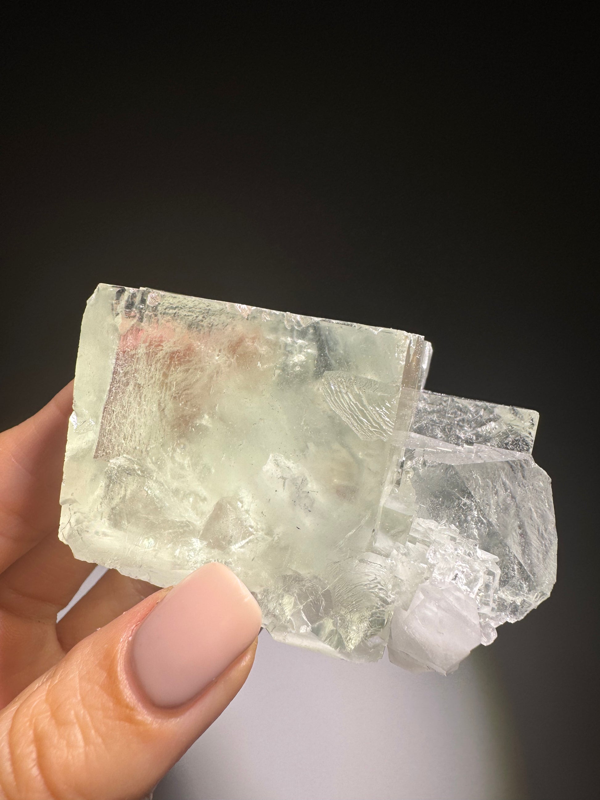 Glas-Fluorit Kristall mit klarer Struktur – 6.2 cm, 153 g