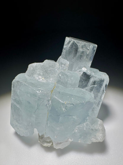 Glasklarer Aquamarin-Edelstein – seltenes Naturwunder aus Pakistan