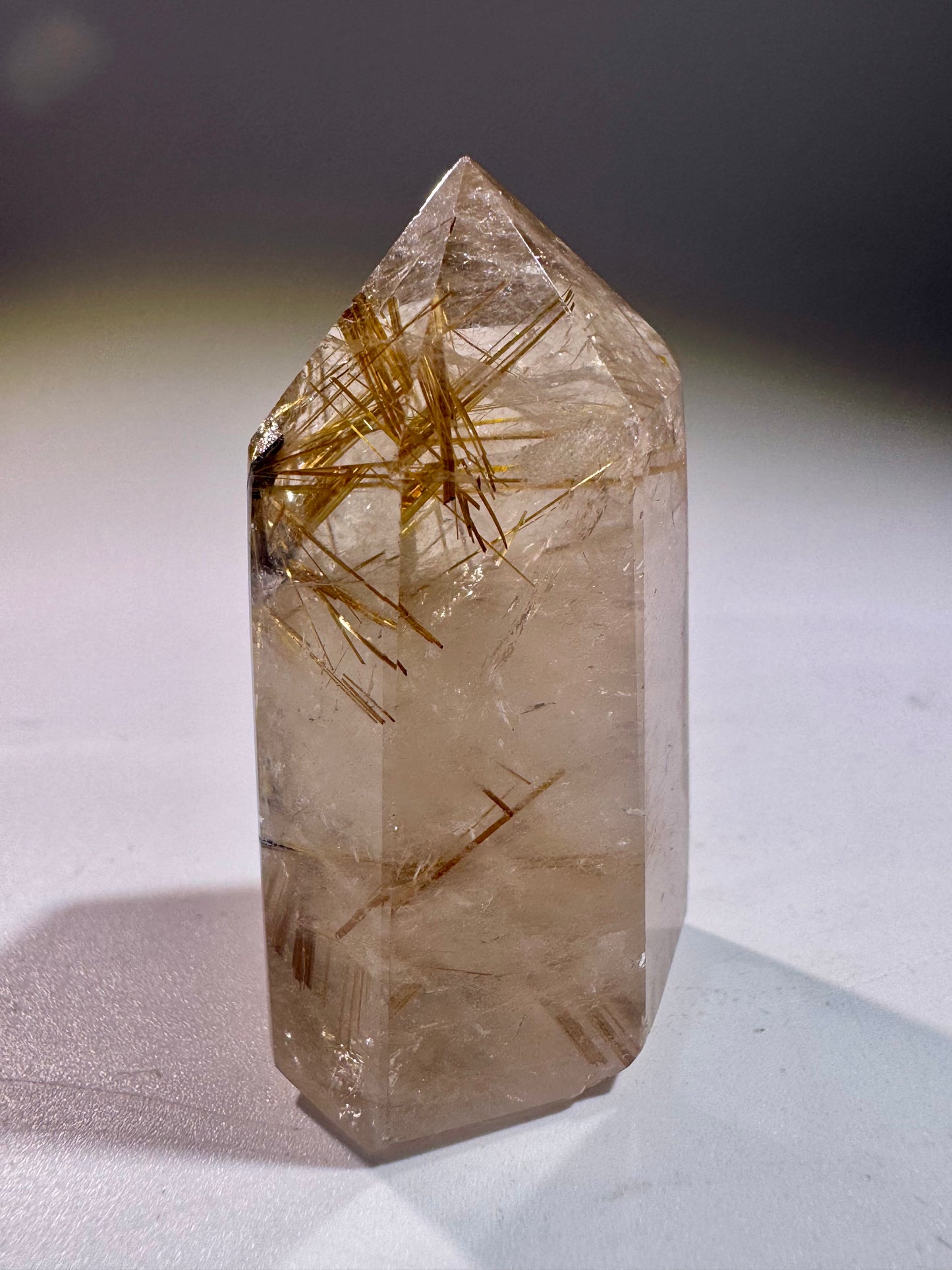 Golden Rutil Kristallspitze 4,5 cm – ultraklarer Quarz mit goldenen Rutilnadeln aus Brasilien in Museumsqualität