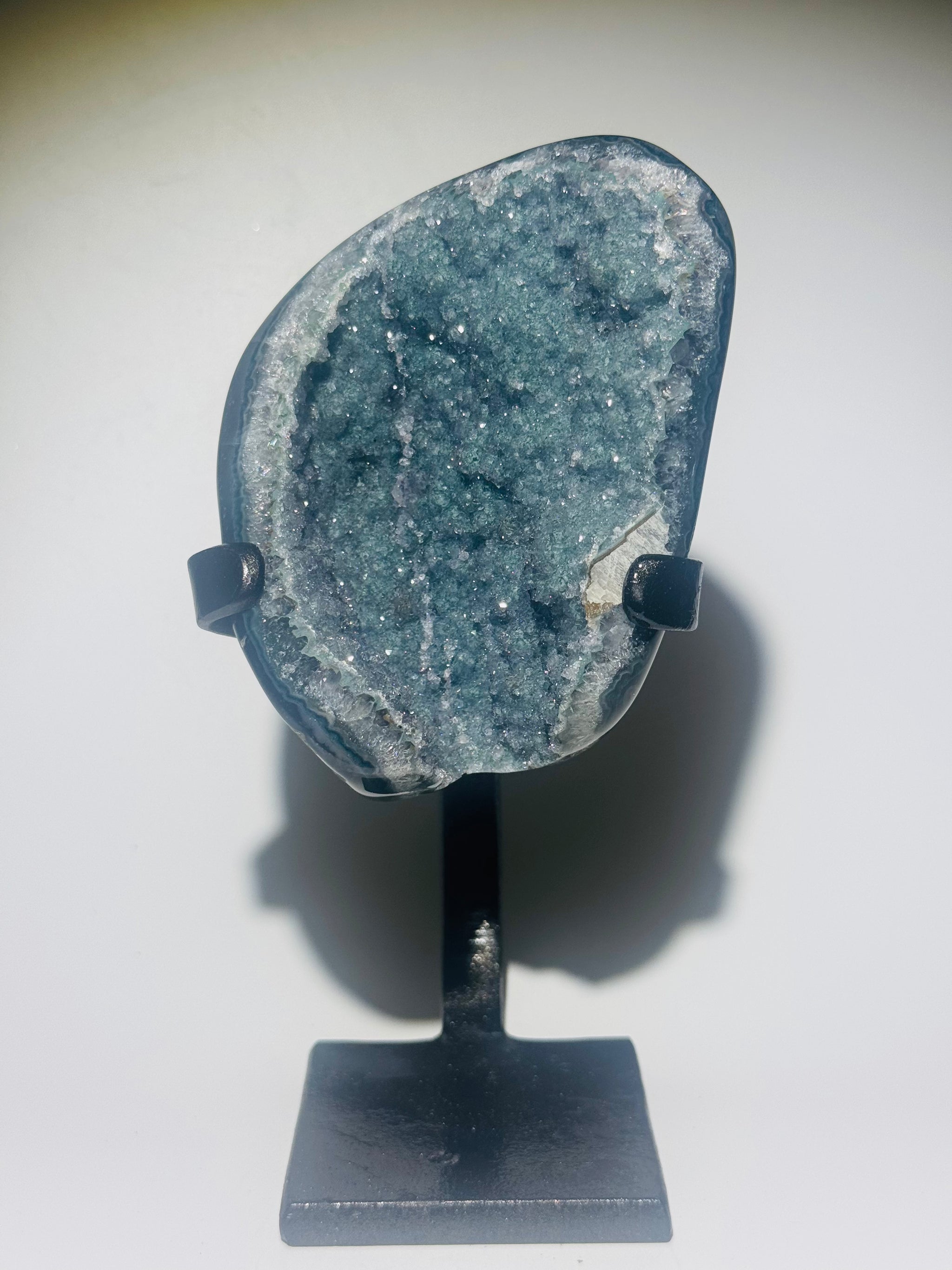 Grüner Amethyst mit Regenbogeneffekt und sugary Oberfläche, Uruguay
