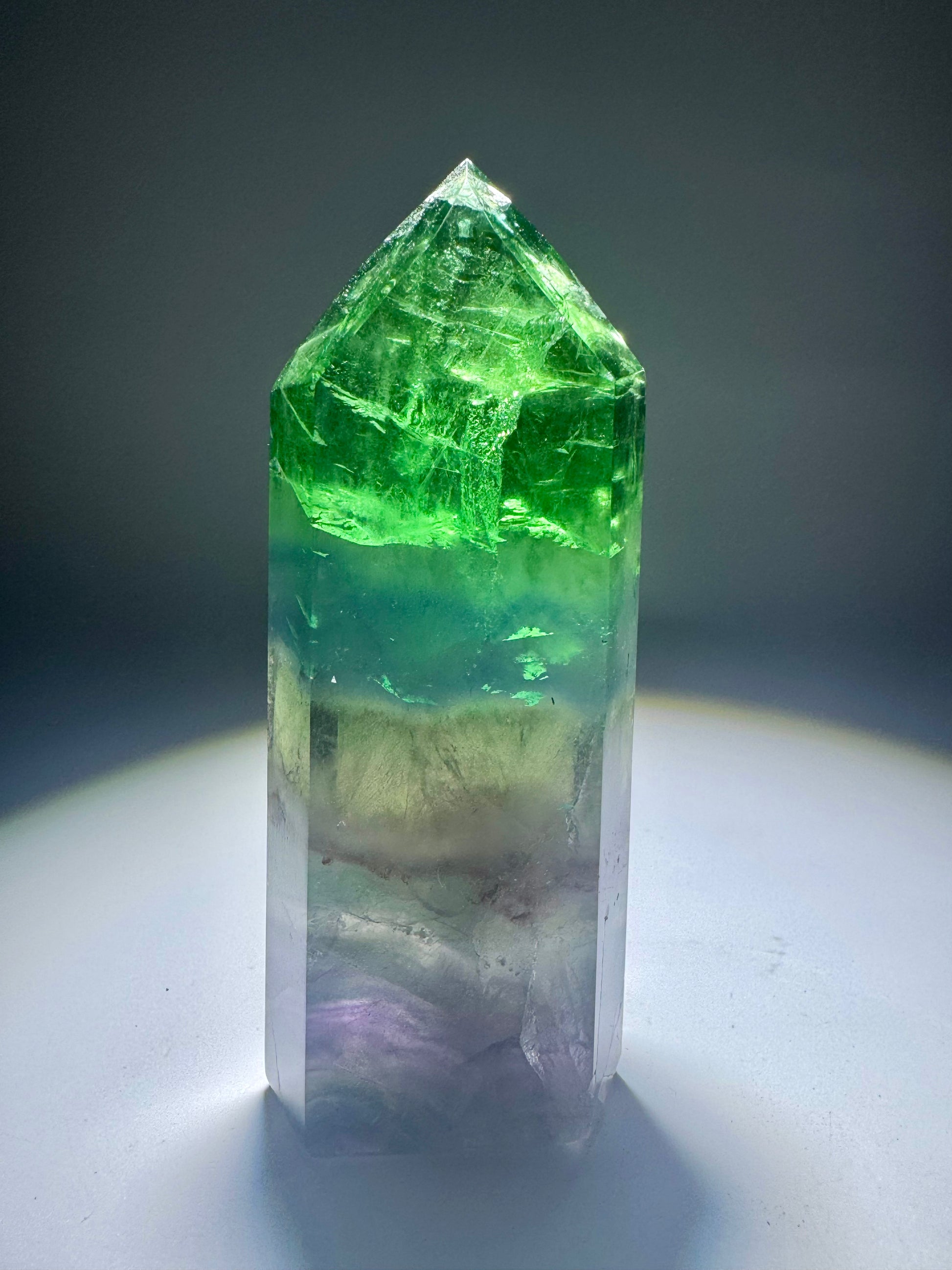 Grüner Fluorit Kristall mit transparenter Spitze – Einzelstück aus Brasilien