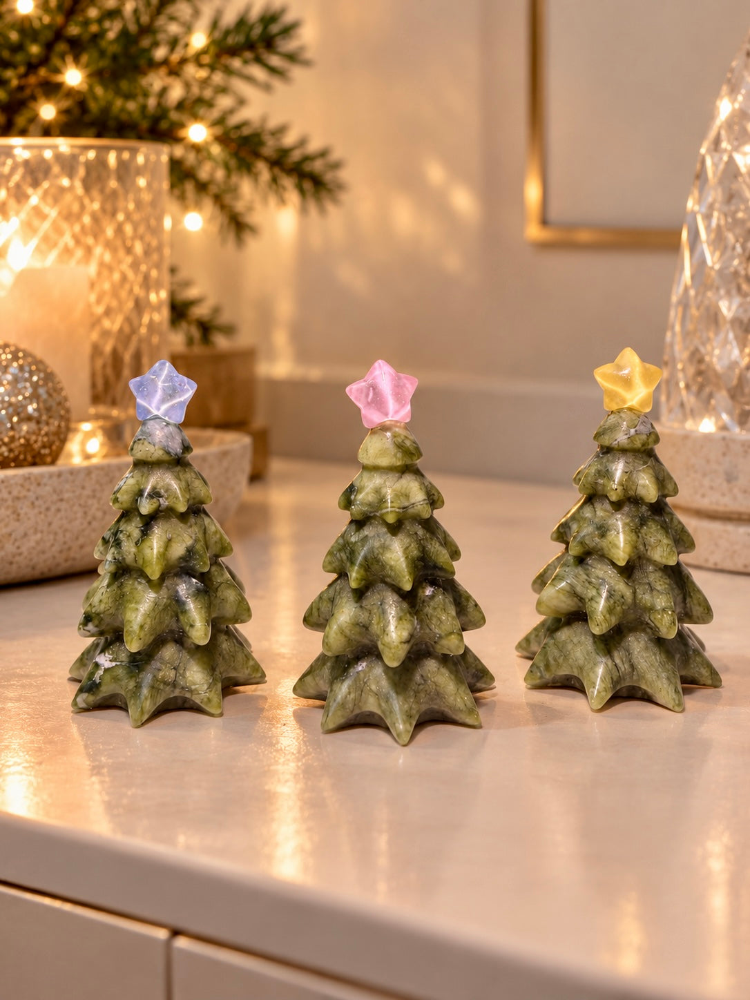Grüner Jade Weihnachtsbaum 8,5 cm mit farbigem Stern