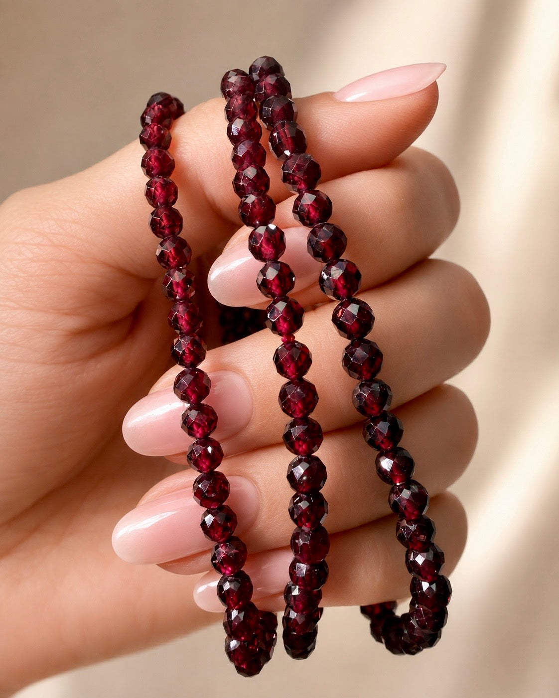 Granat Armband 17 cm, facettierte 3 mm Perlen, Heilstein für Lebenskraft und Stärke