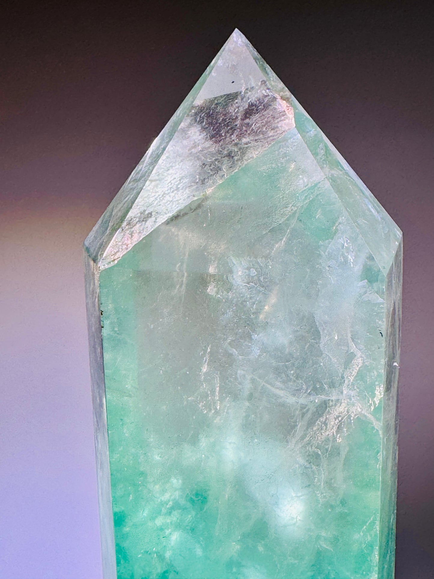 Grosse Fluoritspitze aus Brasilien – 25.5 cm, 1.7 kg, mintgrün, Museumsqualität