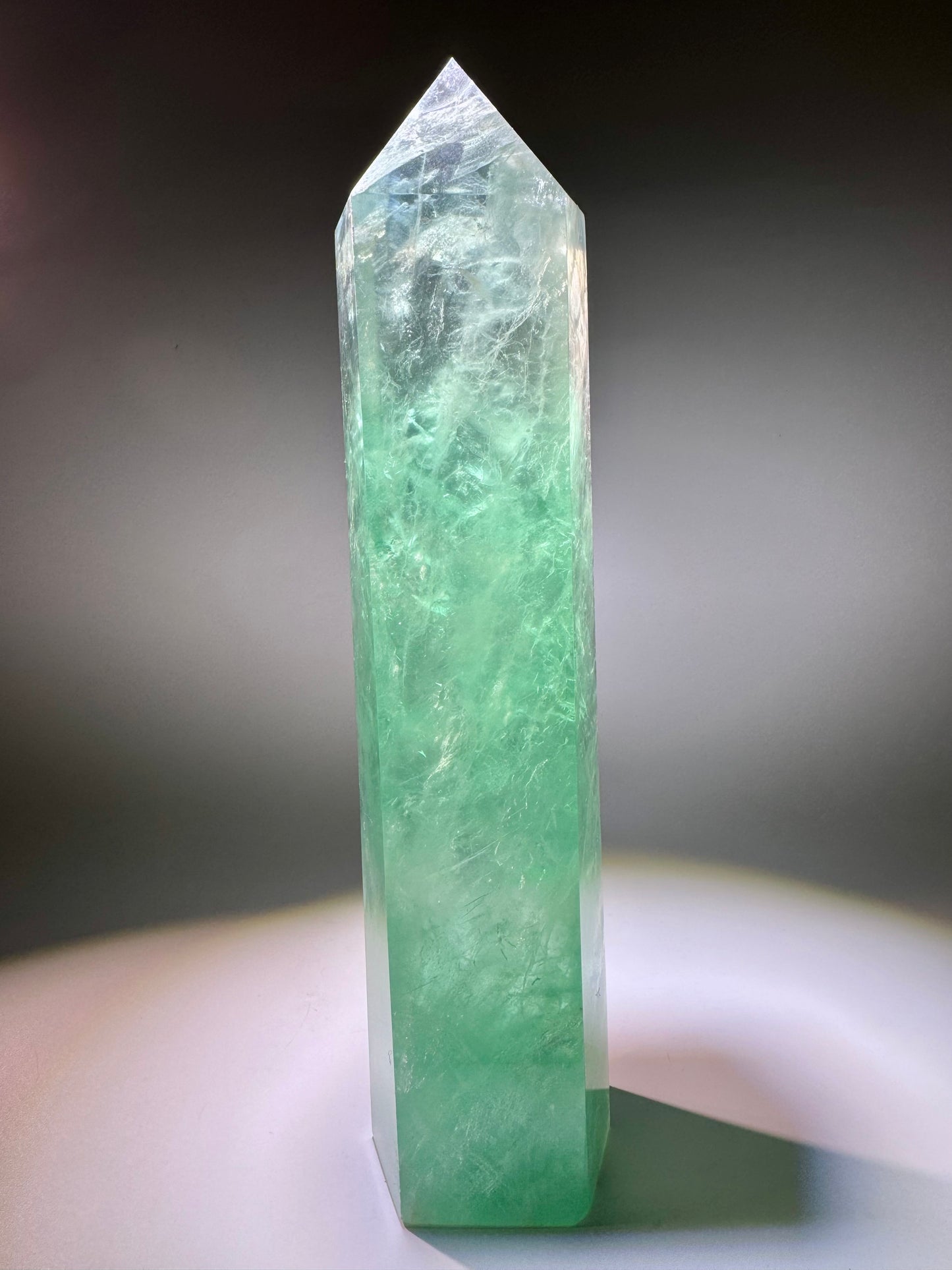 Grosse Fluoritspitze mintgrün – 25.5 cm, 1.7 kg, Brasilien, beruhigende Energie